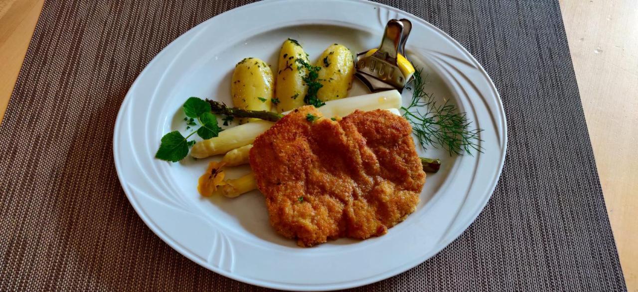 Hotel Neue Hoehe Klingenberg Dış mekan fotoğraf